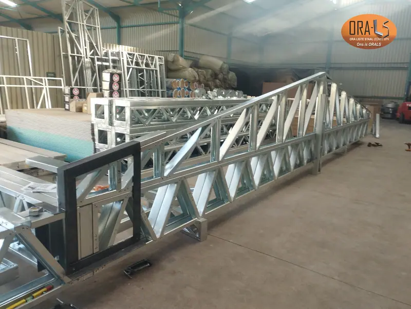 Stage event using ORALS-supplied structural systems and materials